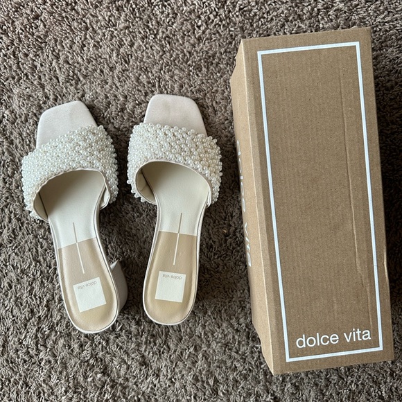 Dolce Vita Briton Slide Sandal - Picture 9 of 9
